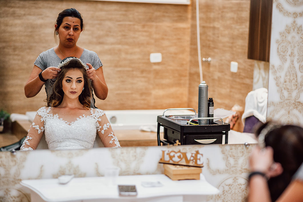Rickardo Andrade fotografia da noiva se arrumando para o Casamento 