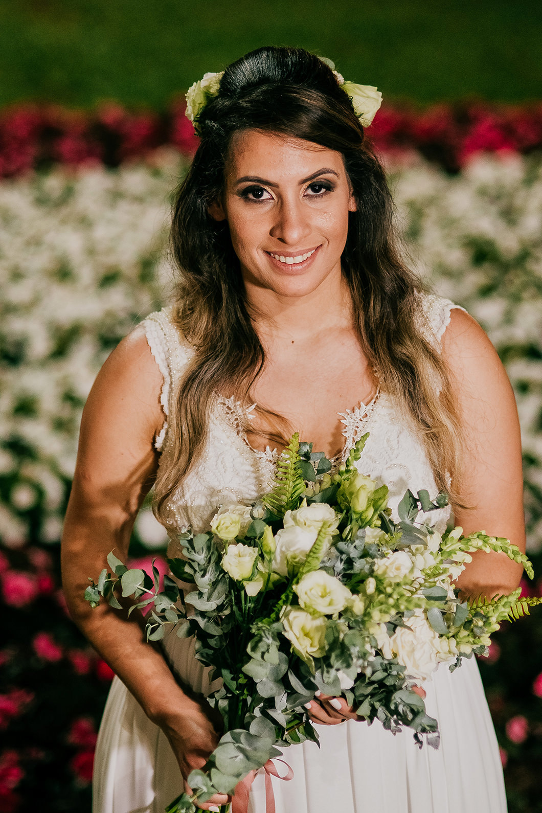 Fotografia da noiva com buque da moda modelo destruído 