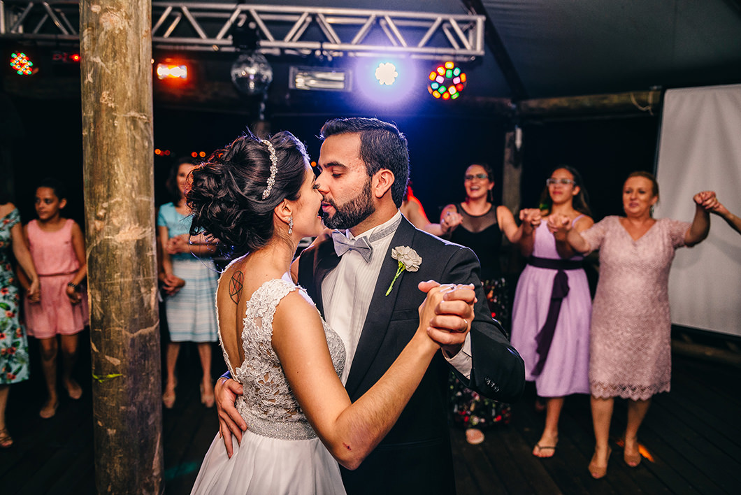 Rickardo Andrade fotografa dança dos noivos em Maringá-PR