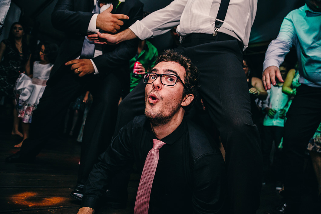 Rickardo Andrade fotografo foto de convidados se divertindo em Balada de Casamento 