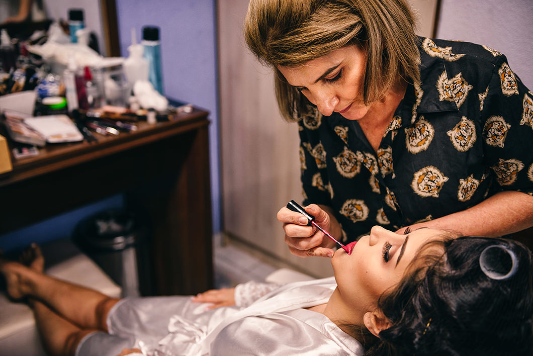 Rickardo Andrade fotografando making of da noiva 