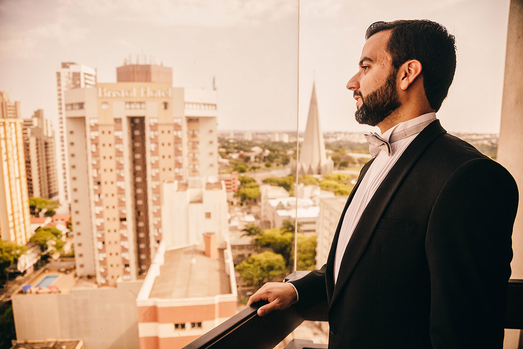 Foto do noivo em dia do noivo em Maringá-PR