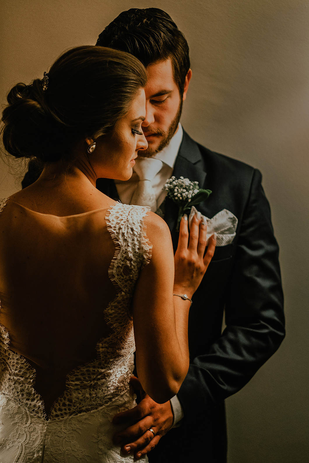 foto dos noivos feita durante o casamento foto de Rickardo Andrade
