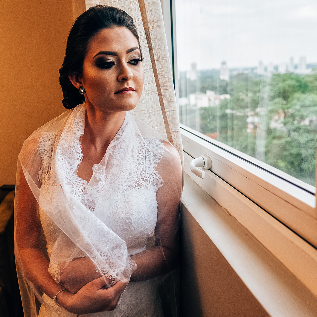 foto da noiva durante o making of em Hotel Deville 