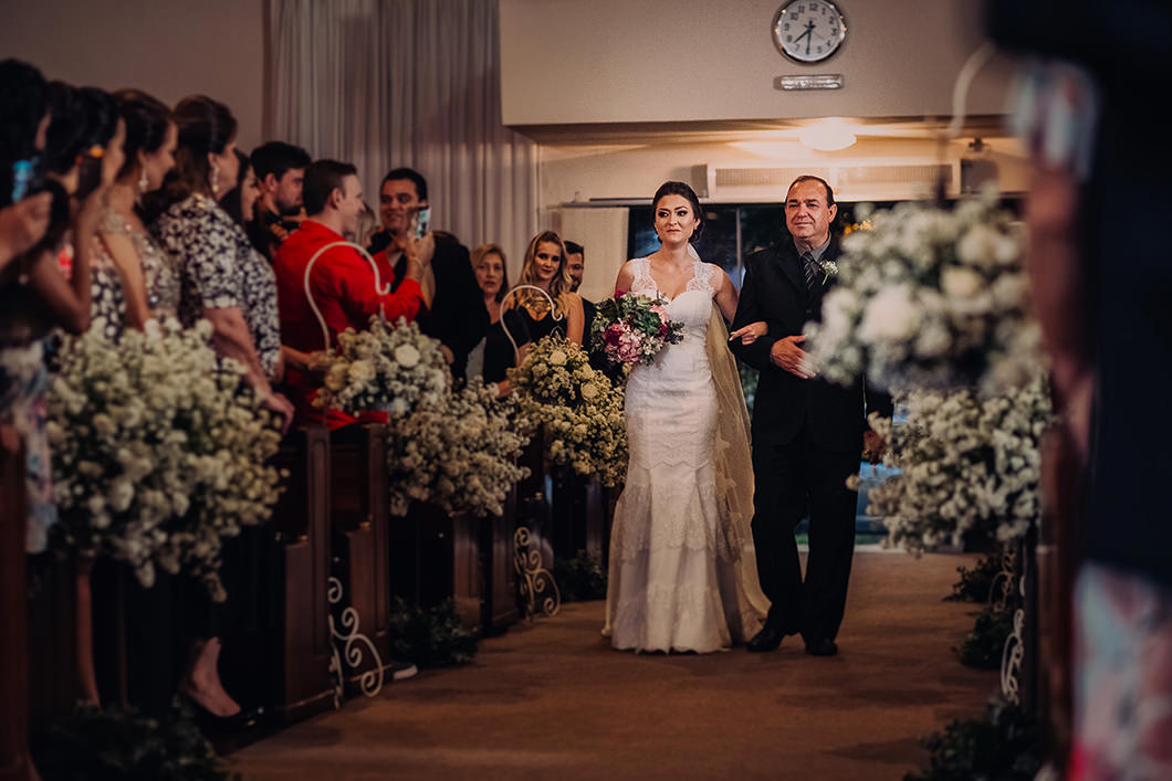 Cerimonia de Casamento noturno em Maringá-PR entrada da noiva 