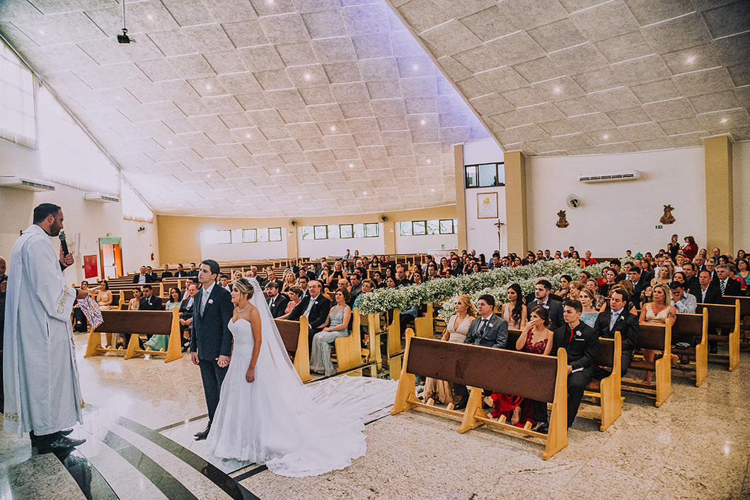 Foto de casamento em Igreja Católica em Maringá-PR