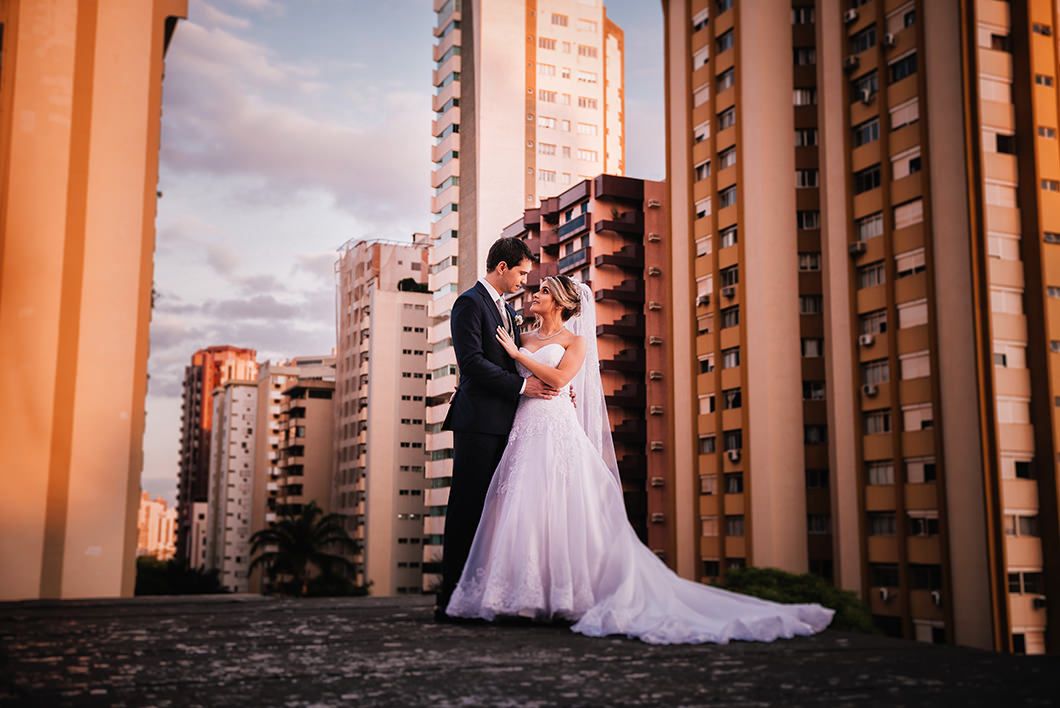 Foto da saída fotografica dos noivos com prédios de Maringá-PR  foto de Rickardo Andrade
