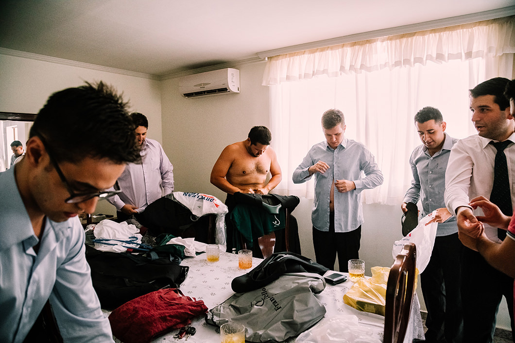 fotojornalismo em making of de noivo em Maringá-PR