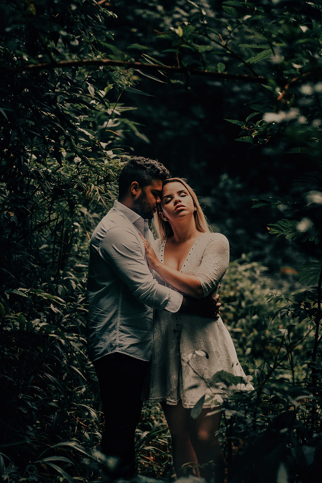 Ensaio pré wedding feito em meio a natureza por Rickardo Andrade 