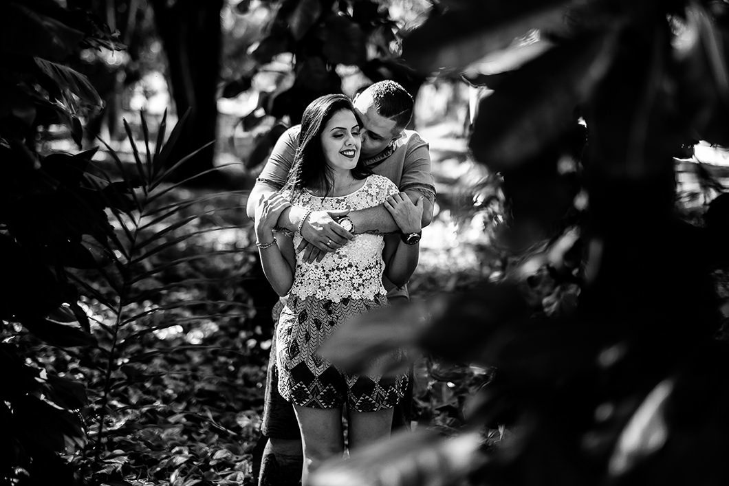 casal em sessão pré wedding de Rickardo Andrade fotografo no Paraná