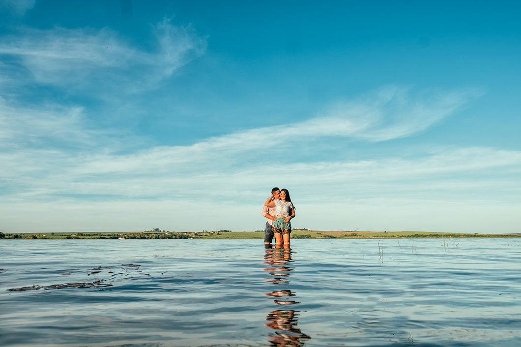 Fotografo Rickardo Andrade faz ensaio de Casal nas águas do Rio Paranapanema_PR