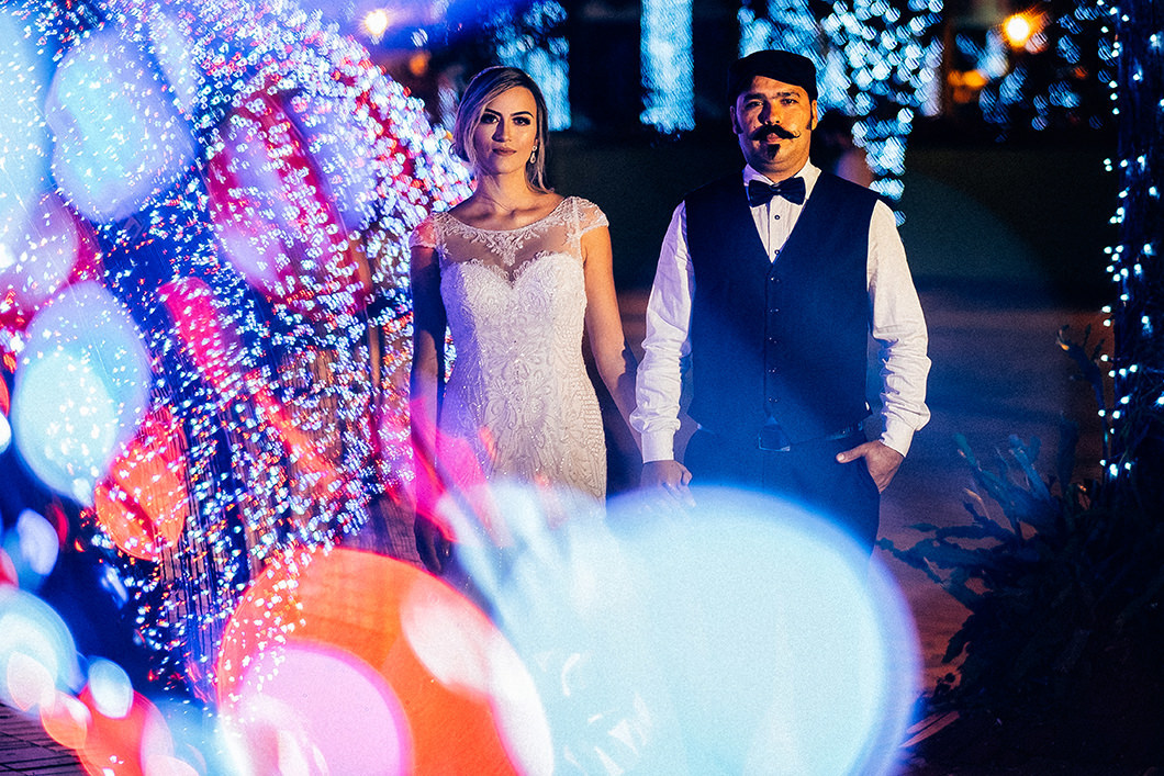 Ensaio fotografico de Casal na decoração de Natal da Maringá Encantada foto de Rickardo Andrade