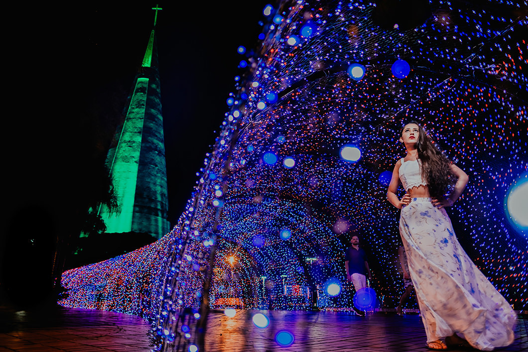 Ensaio feminino feito no túnel de Natal  de MAringá-PR