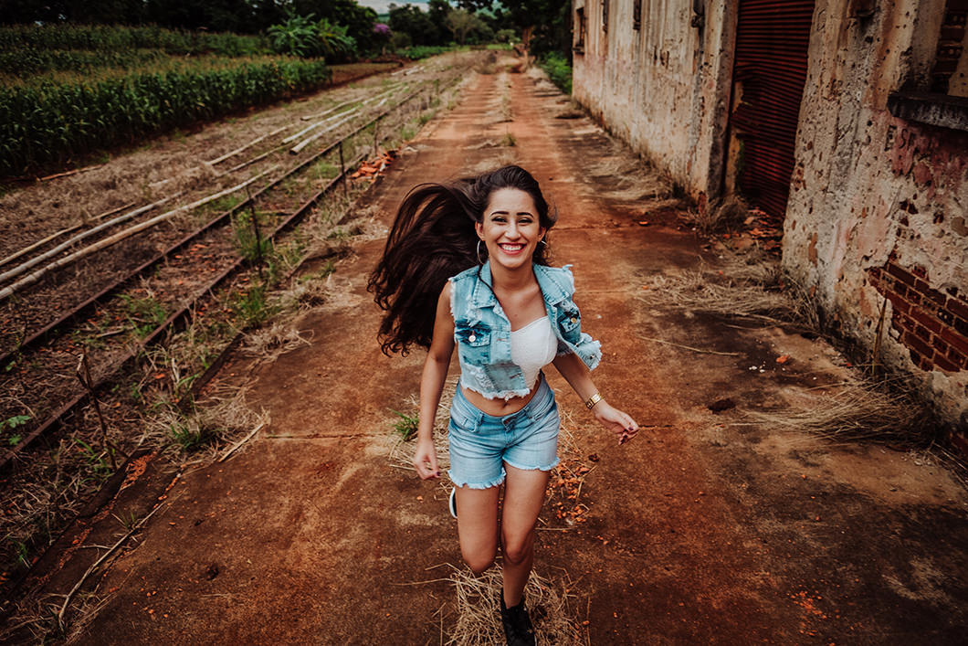 fotografia feminina com motos em movimento do fotografo Rickardo Andrade