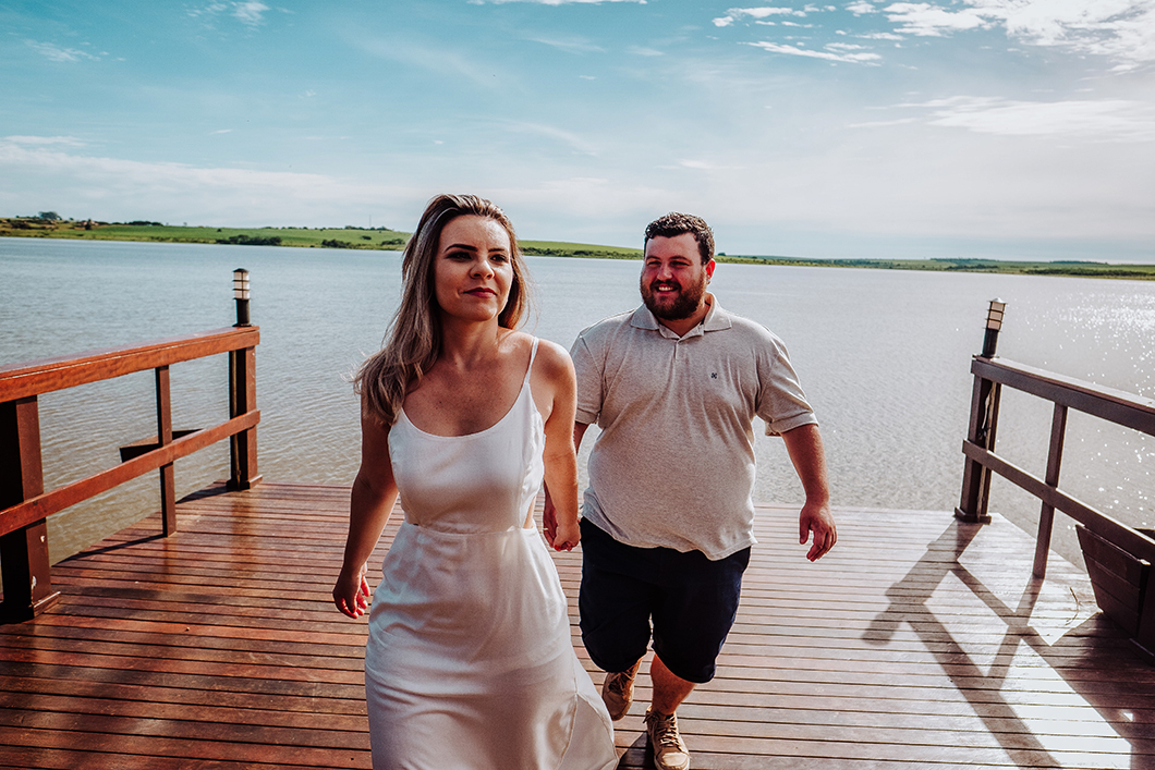 ensaio de casal na beira do rio paranapanema pelo  fotografo de casamento Rickardo Andrade