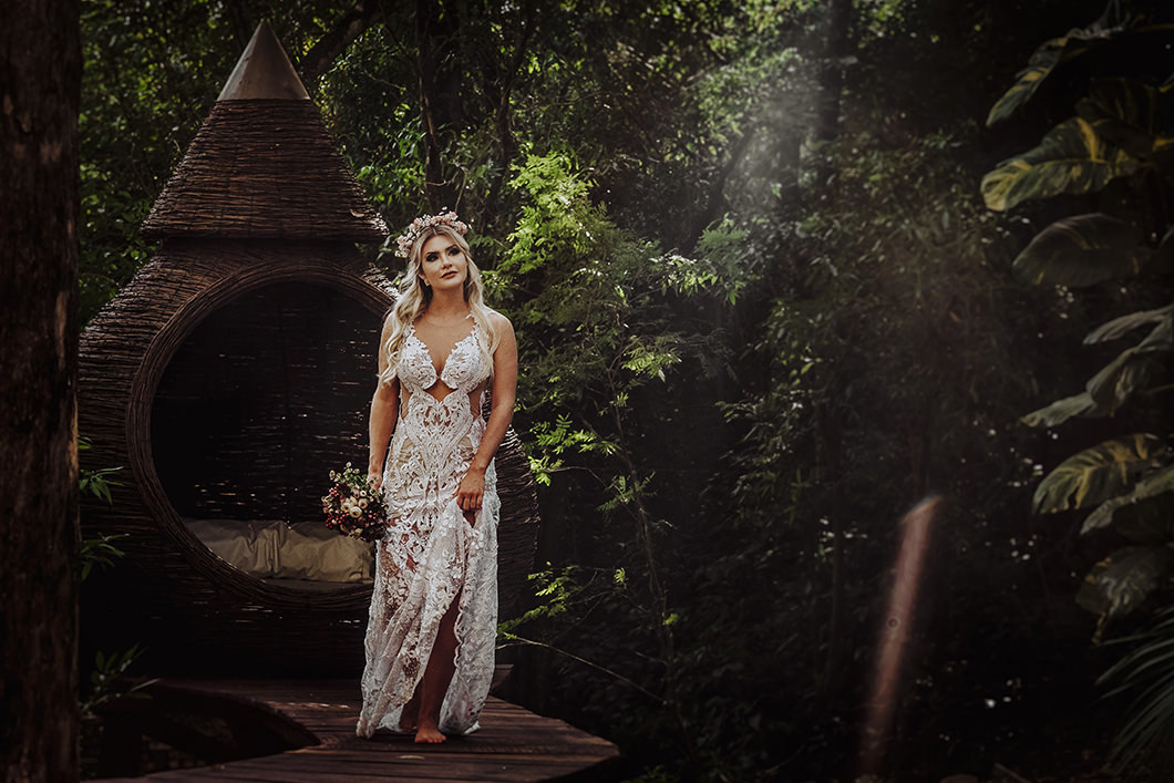 Rickardo Andrade fotos da noiva pronta para o casamento ao ar livre em Maringá-PR