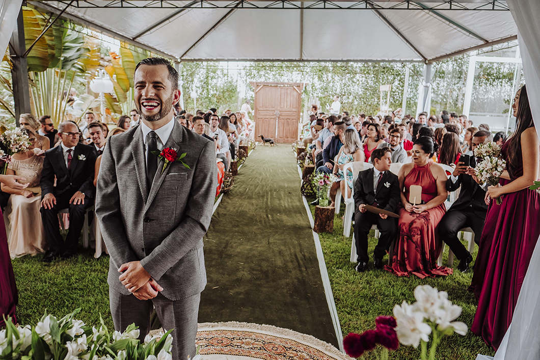 foto do noivo esperando estrada da noiva pelo fotografo de Casamento de Maringá-PR Rickardo Andrade