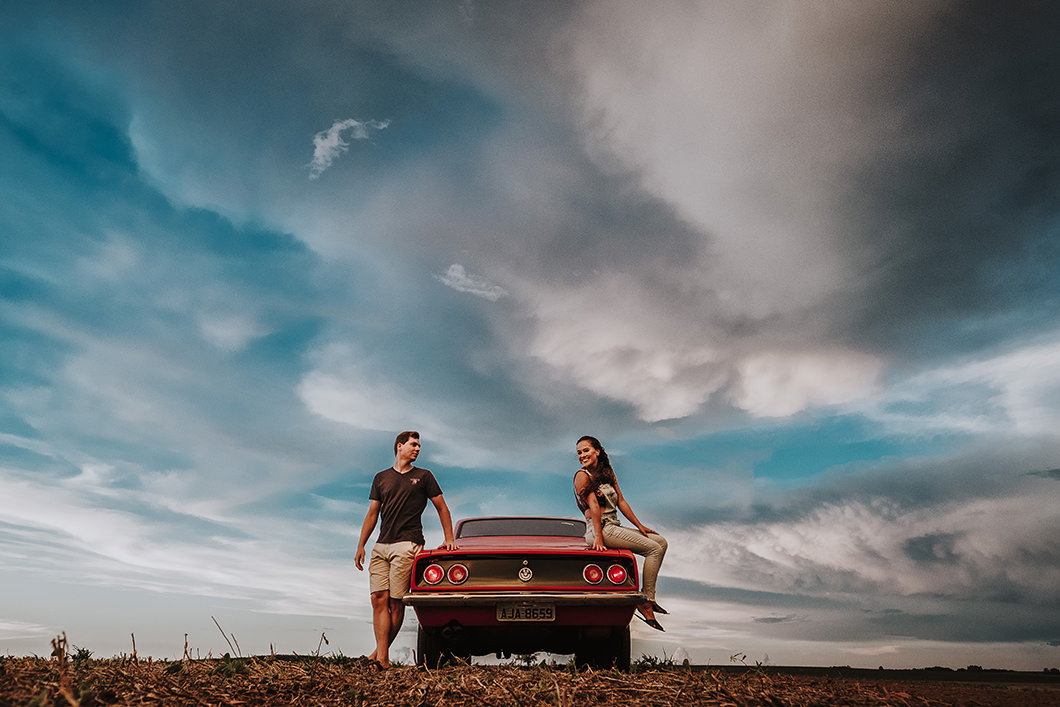 pré wedding com fotos lindas com um Opala vermelho fotos do fotografo de Casamento Rickardo Andrade