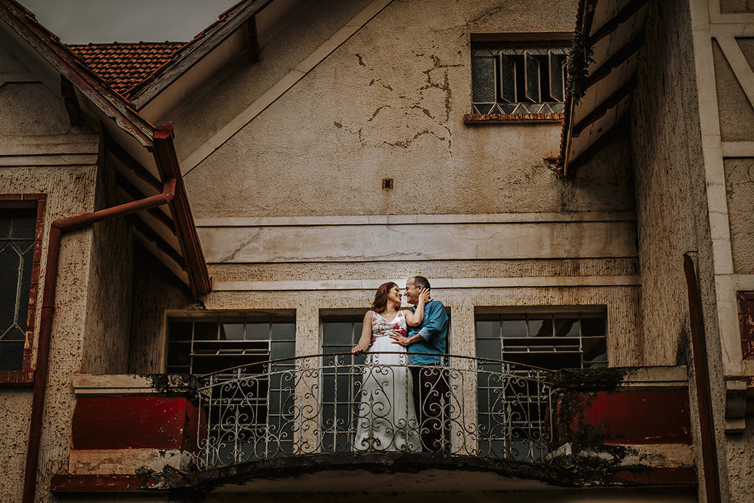 Pré Wedding com fotos classicas em local abandonado 