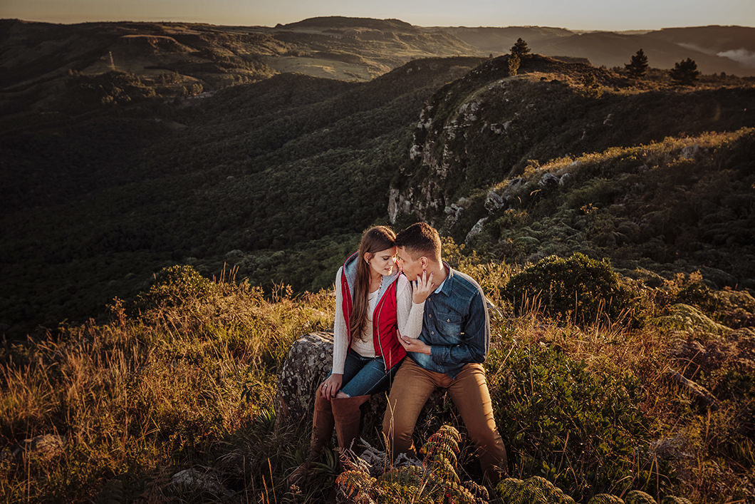 fotos lindas de casal na natureza e na montanha na região de Maringá-PR