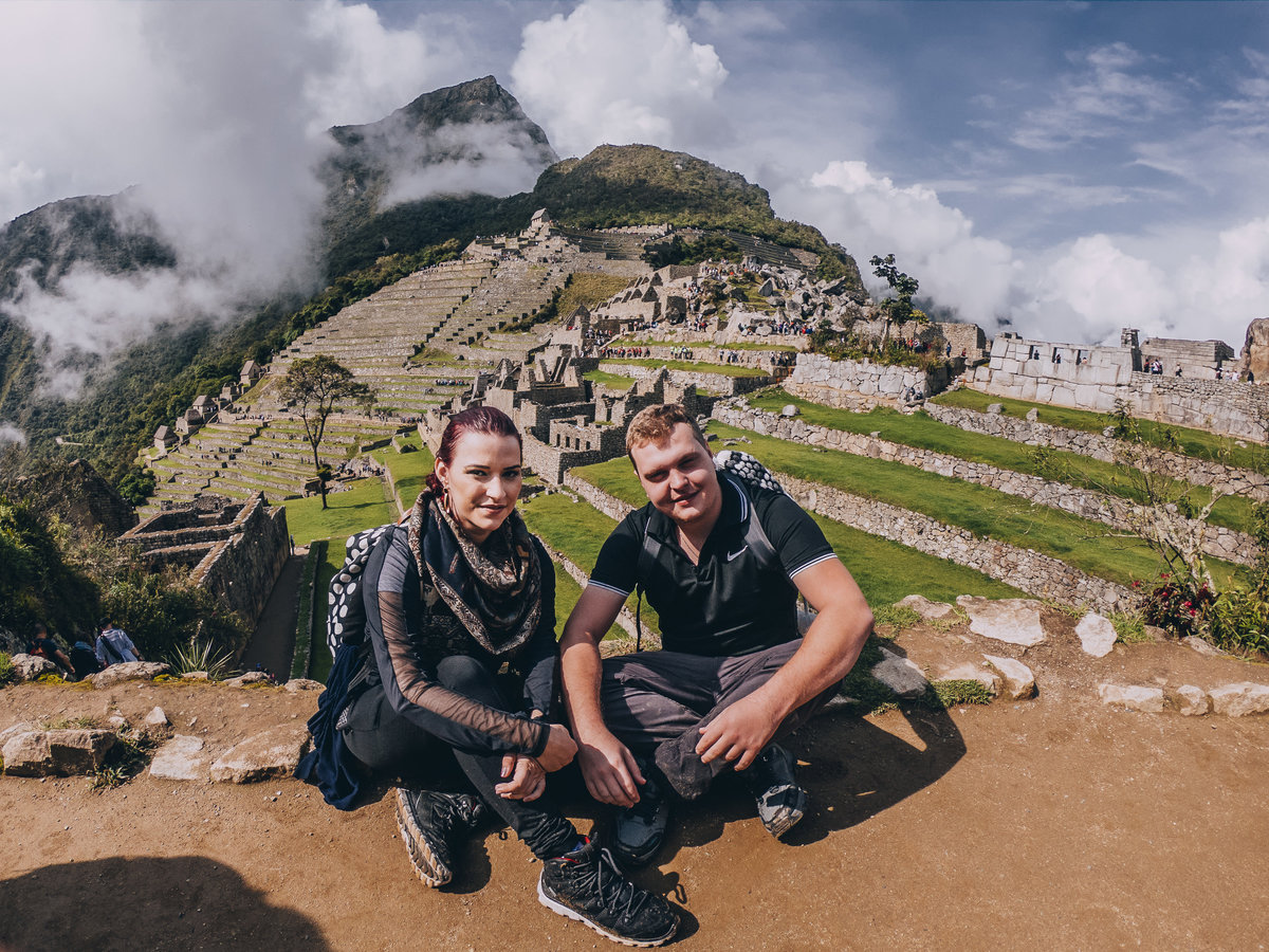 fotos de casal fazendo viagem turistica a Machu Picchu-PERU