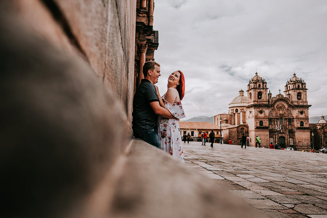 fotos espontâneas de casal nas ruas de PERU