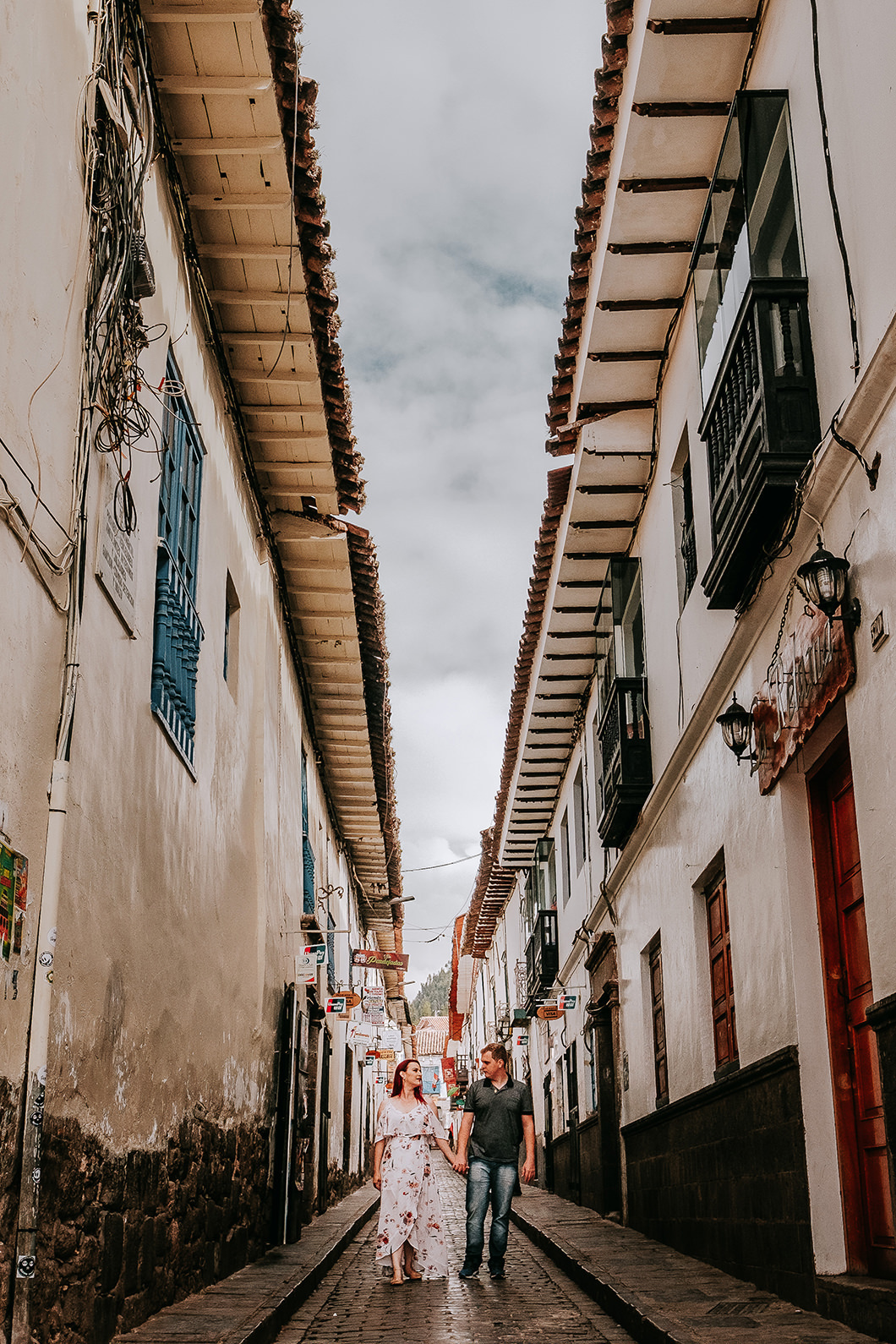 ensaio pré wedding feitos nas ruas de paralelepipedo de Cuzco-PERU