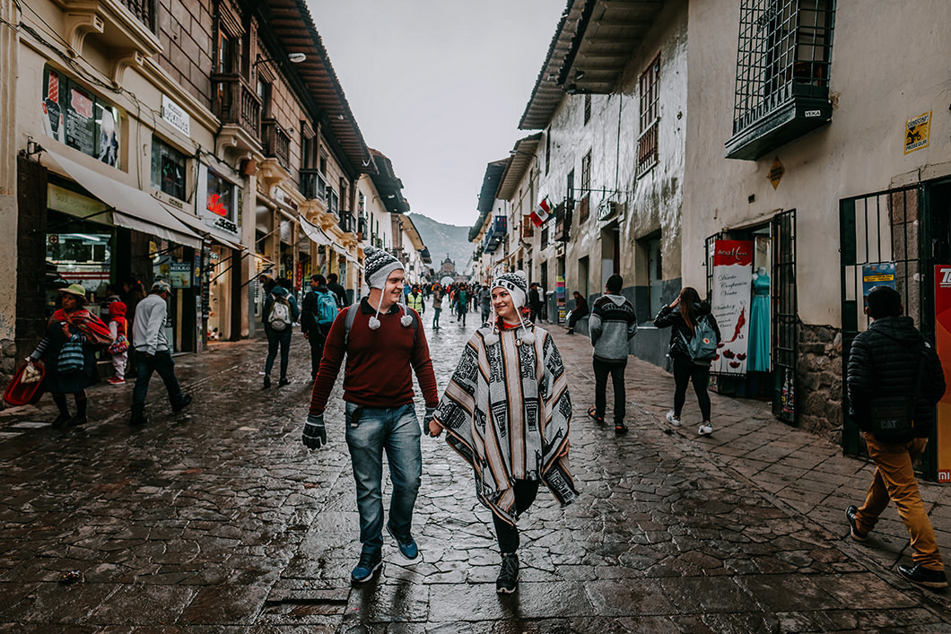 ensaio pré wedding com roupas típicas do PERU