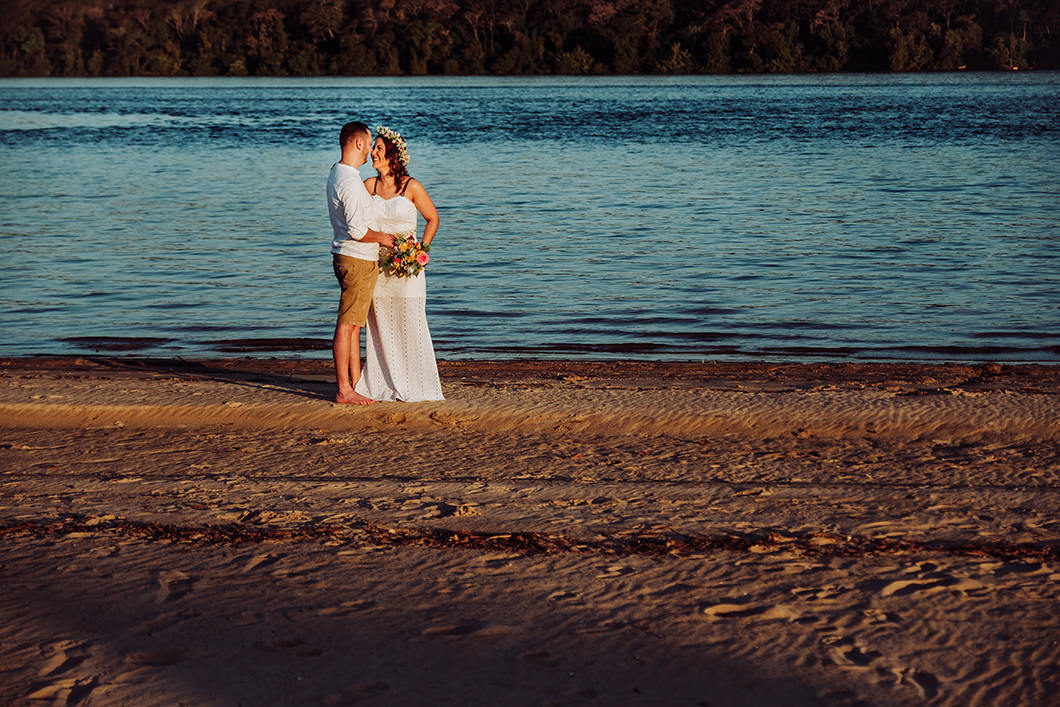 book de Casamento feito no PAraná fotos na beira da praia
