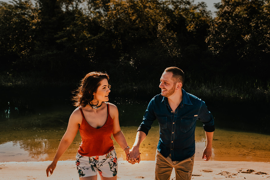 ensaio pré wedding com fotos espontâneas feitas na praia de Porto Rico-PR