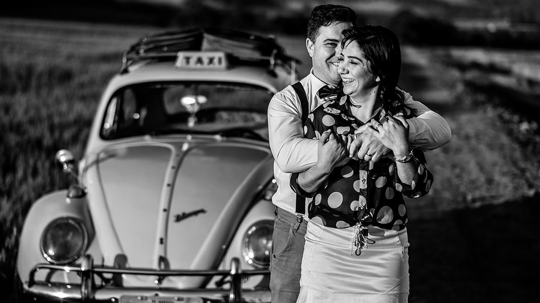 Ensaio de casal com estilo retro feito para comemorar 20 anos de casamento, fotos de Rikcardo Andrade