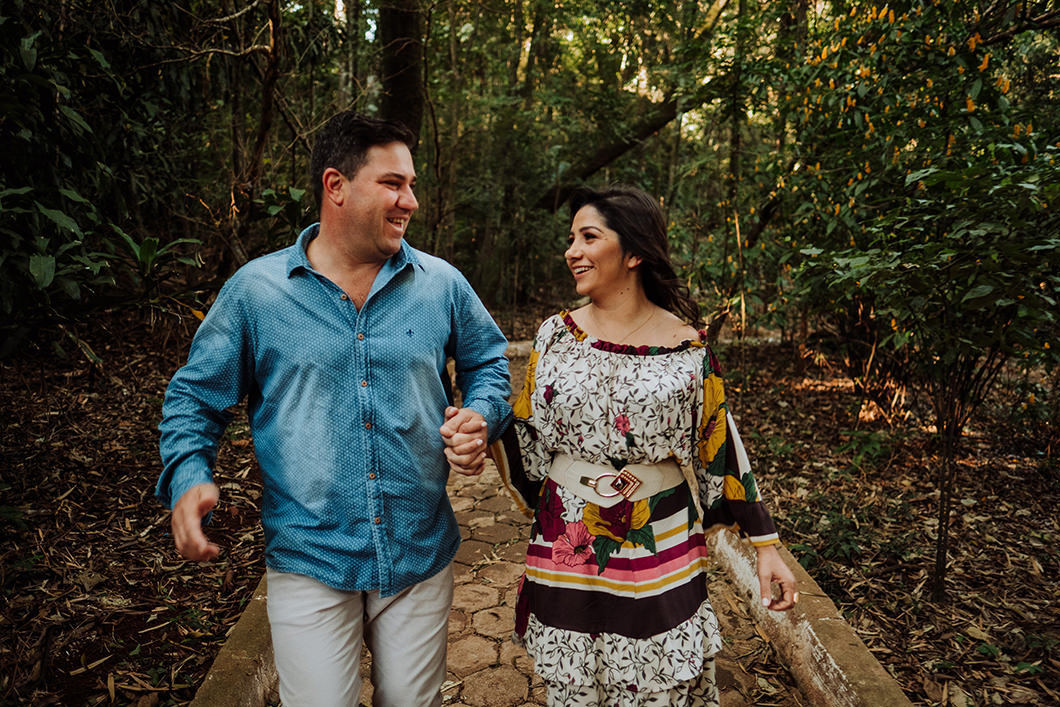 fotos de casal com estilo espôntane o divertido, fotos diferentes para book de casal