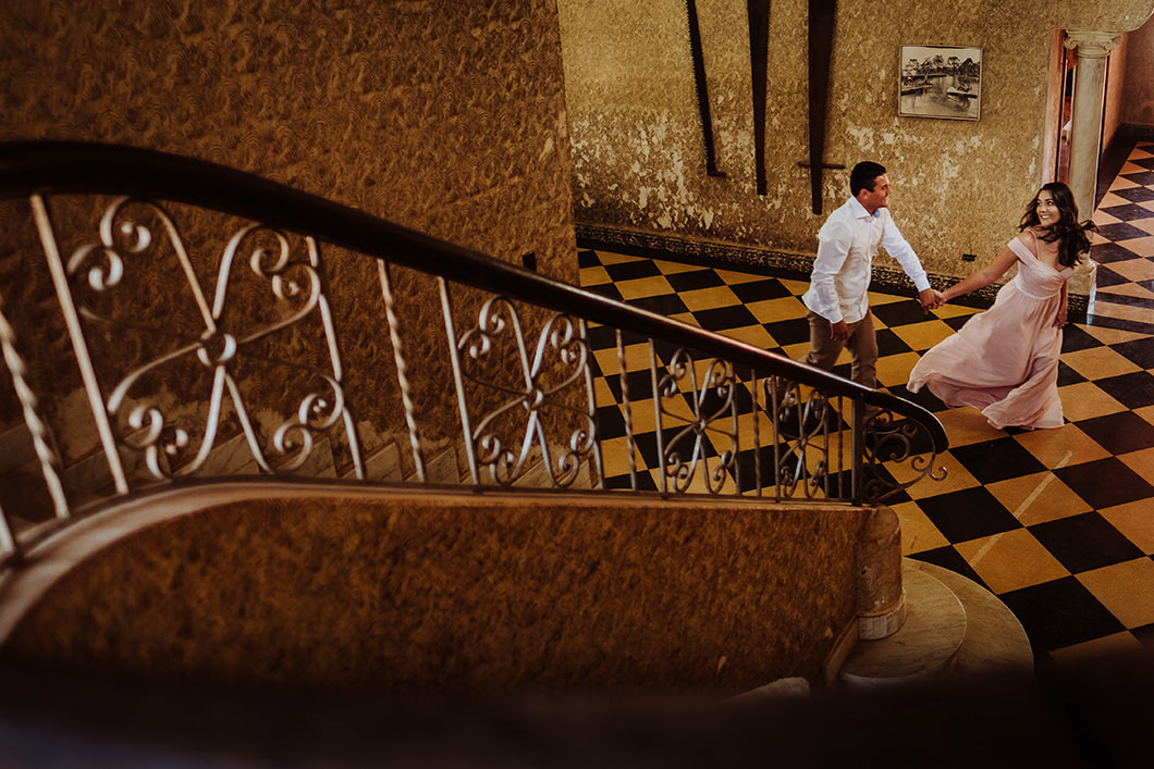 book de casamento com lindas fotos em um castelo feito por fotografo de casamento em Maringá-PR