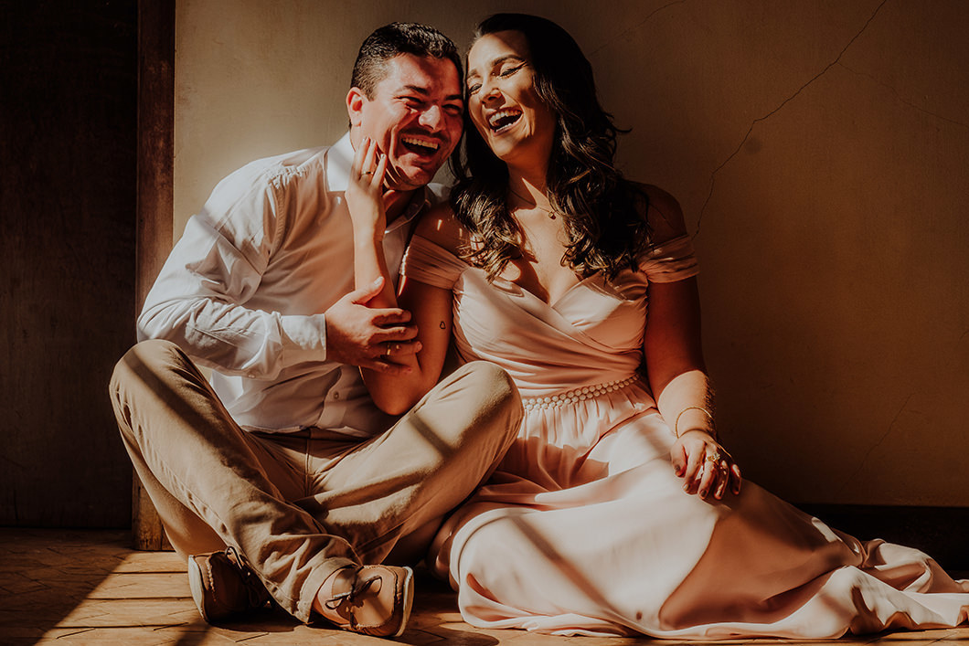 ensaio pré wedding com fotos com luz natural por fotografo de Maringá-PR