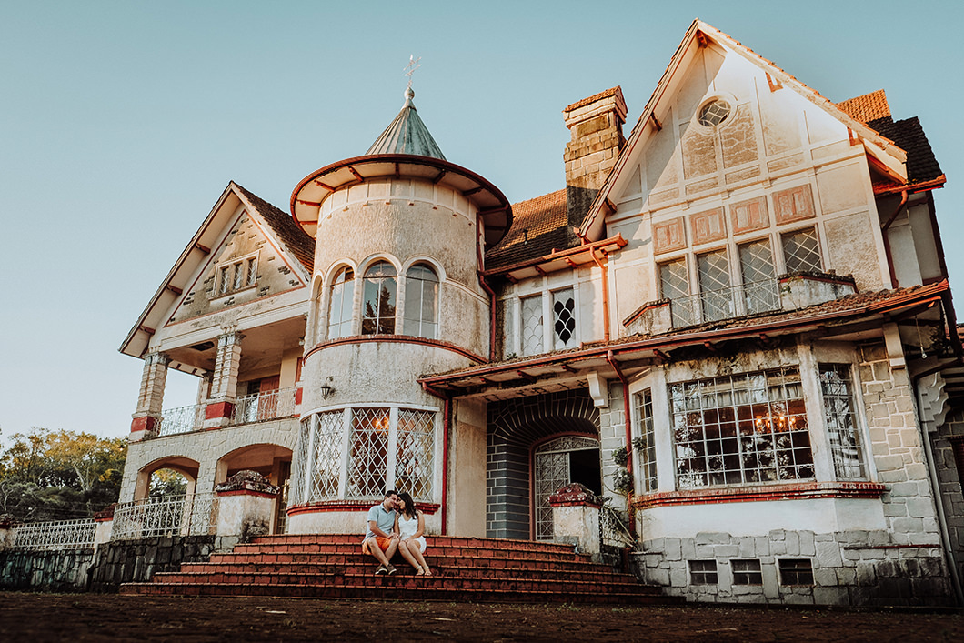 fotos de pre wedding feitas em um belo castelo anadonado castelo El Dorado 
