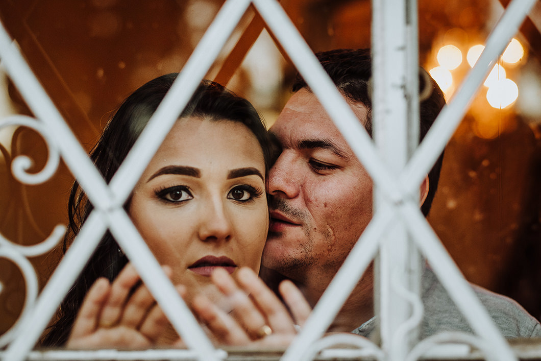 retratos diferentes de casal feito durante ensaio de pré casamento 