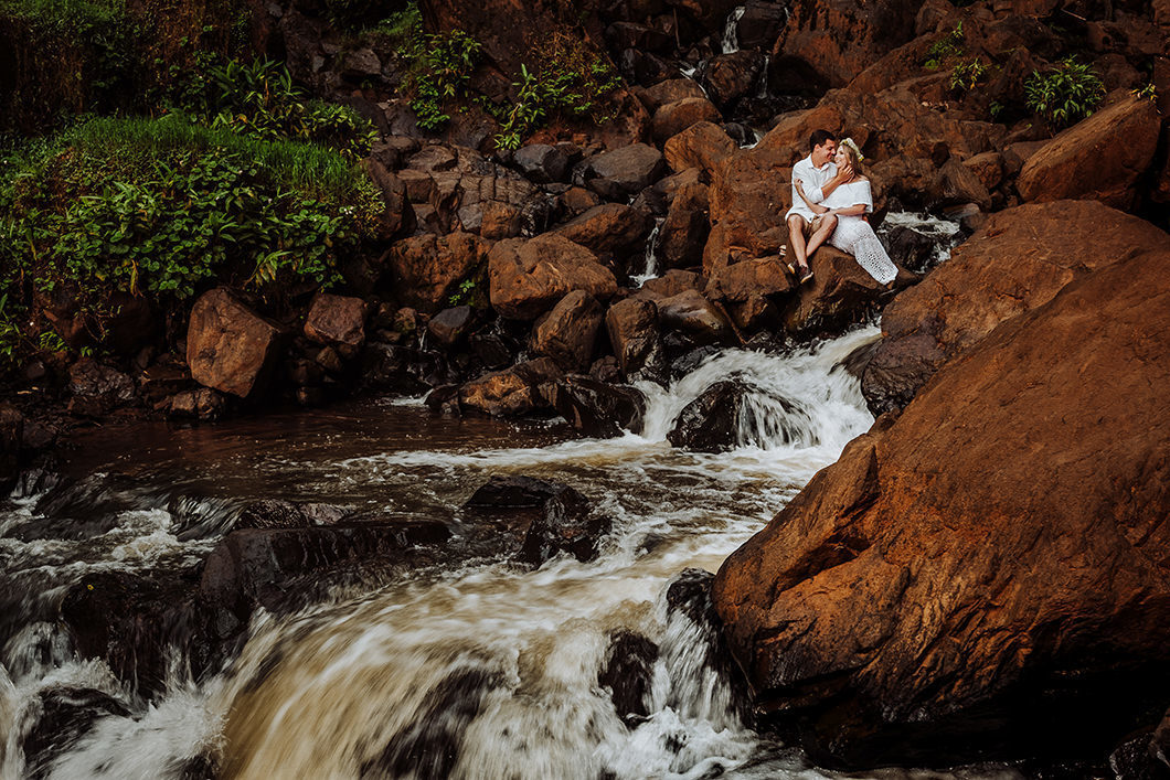 ensaio pré wedding com fotos em cachoeira do Luar de Agosto fotos do fotografo de Casamento Rickardo Andrade de MAringá-PR