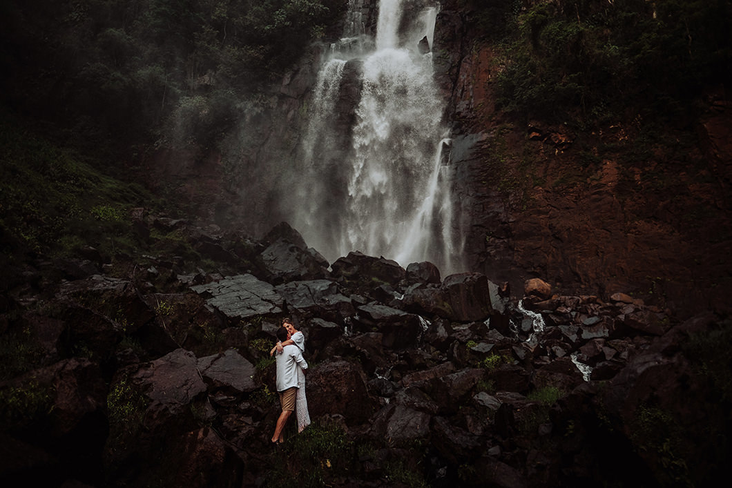 pré wedding em cachoeira  no paraná por fotografo de Maringá-PR