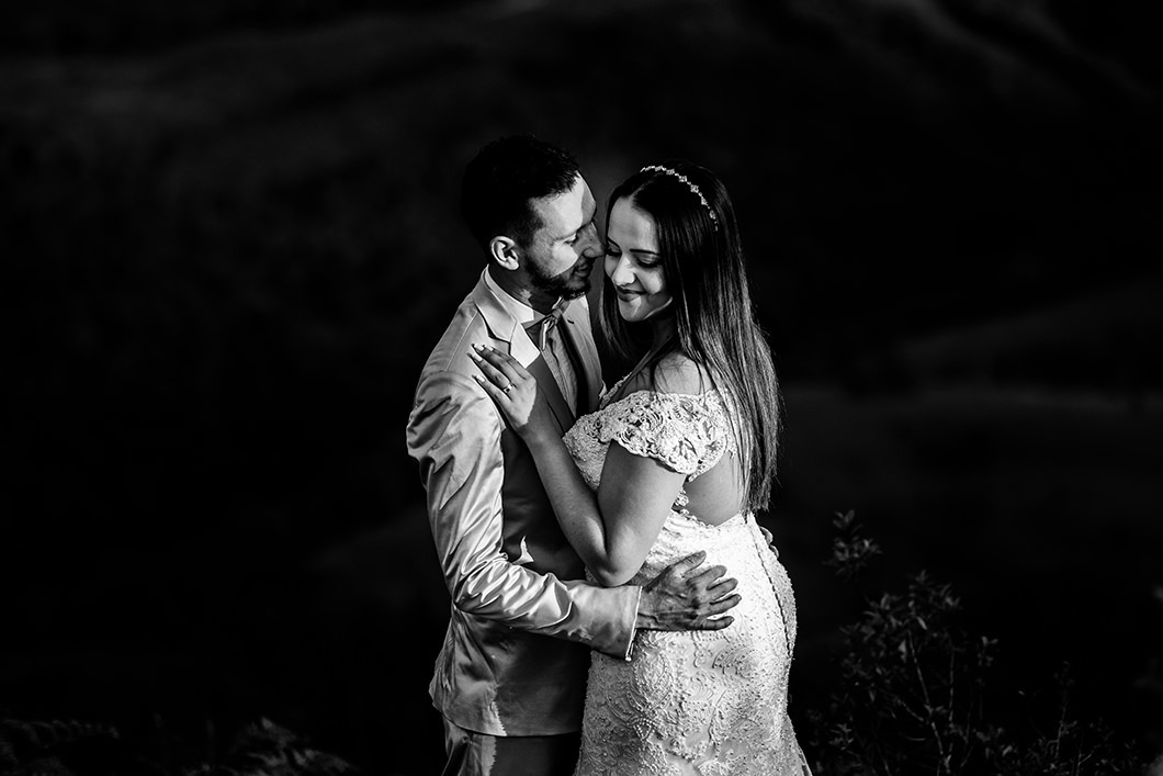 ensaio de casal vestidos de noivos feito no Paraná 