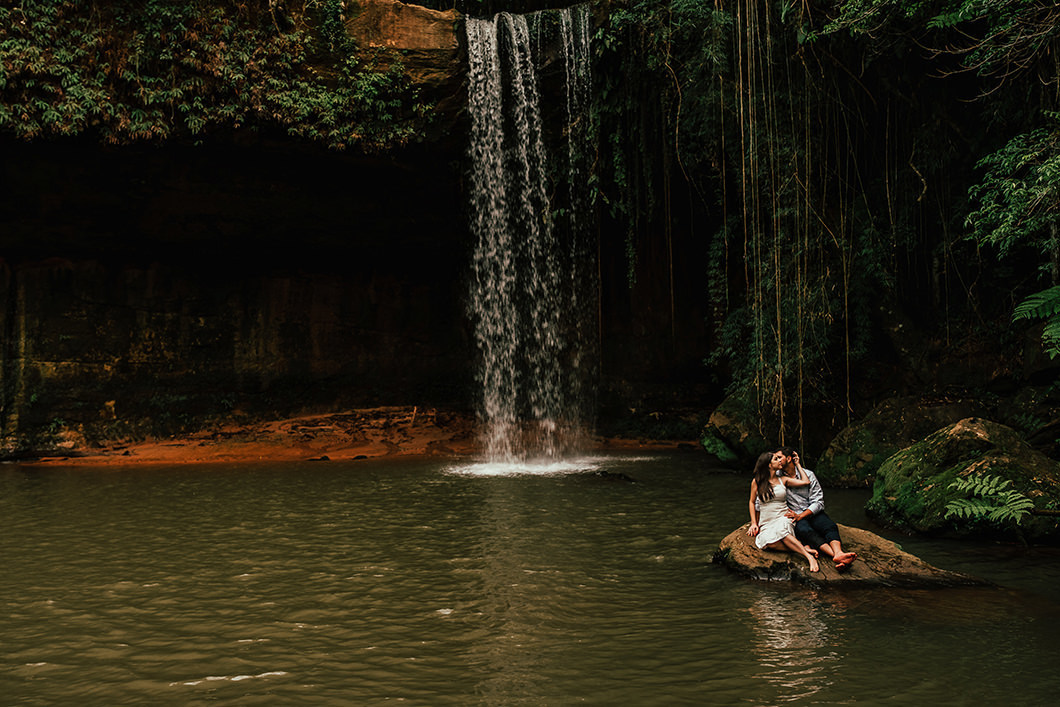 pré casamento na natureza em cachoeira linda de Maua da serra-PR