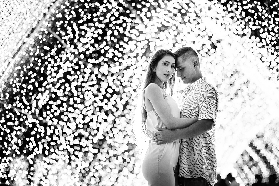 fotos de casal no tunel de luz de maringá por fotografo de MAringá