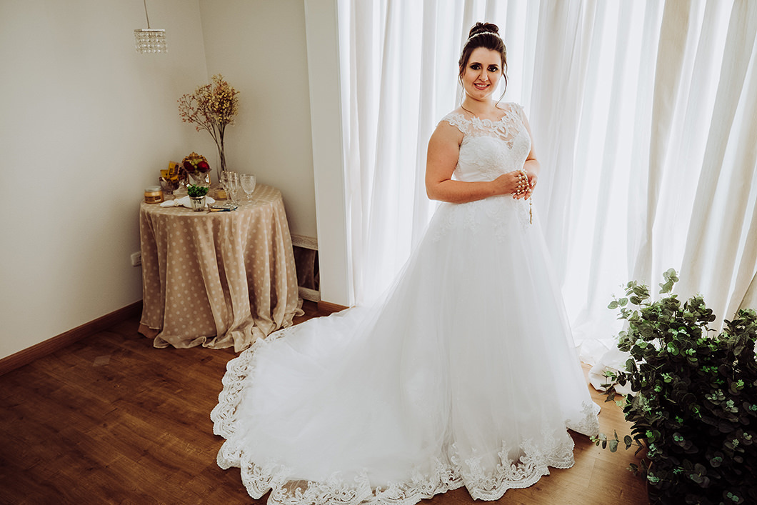 retrato classico da noiva ja pronta para o casamento Salão Peniel de Jandaia 