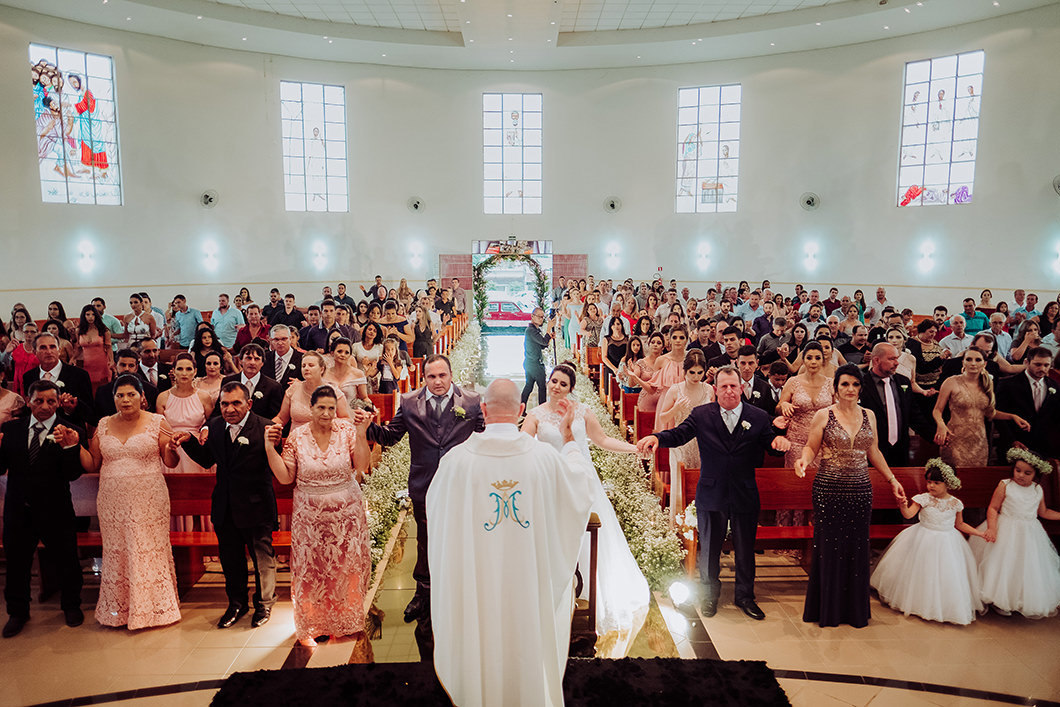 benção do padre em casamento na Igreja São Pedro Apóstolo de São Pedro do Ivaí-PR