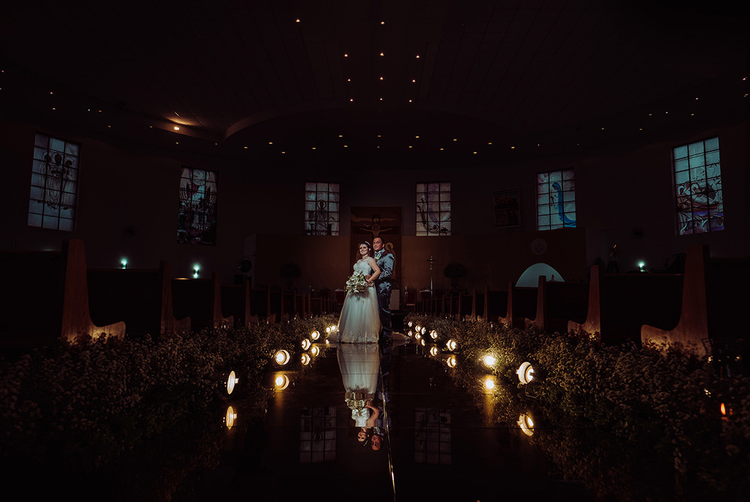 retrato lindo casamento Amanda Vidal na Igreja São Pedro Apóstolo de São Pedro do Ivaí-PR