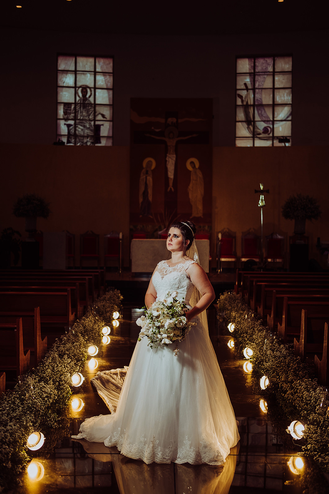 retrato classico da noiva feito na  Igreja São Pedro Apóstolo de São Pedro do Ivaí-PR