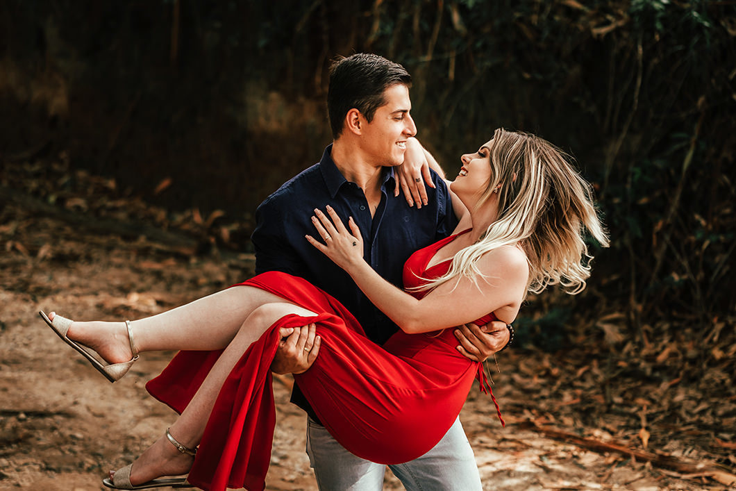 fotos divertidas e diferentes para ensaio pré casamento pelo melhor fotografo de Casamento de Maringá Rickardo Andrade