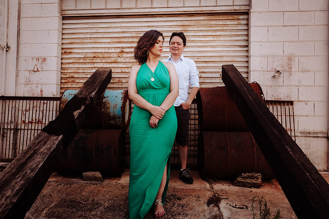 ensaio de casal urbano com estilo dark 