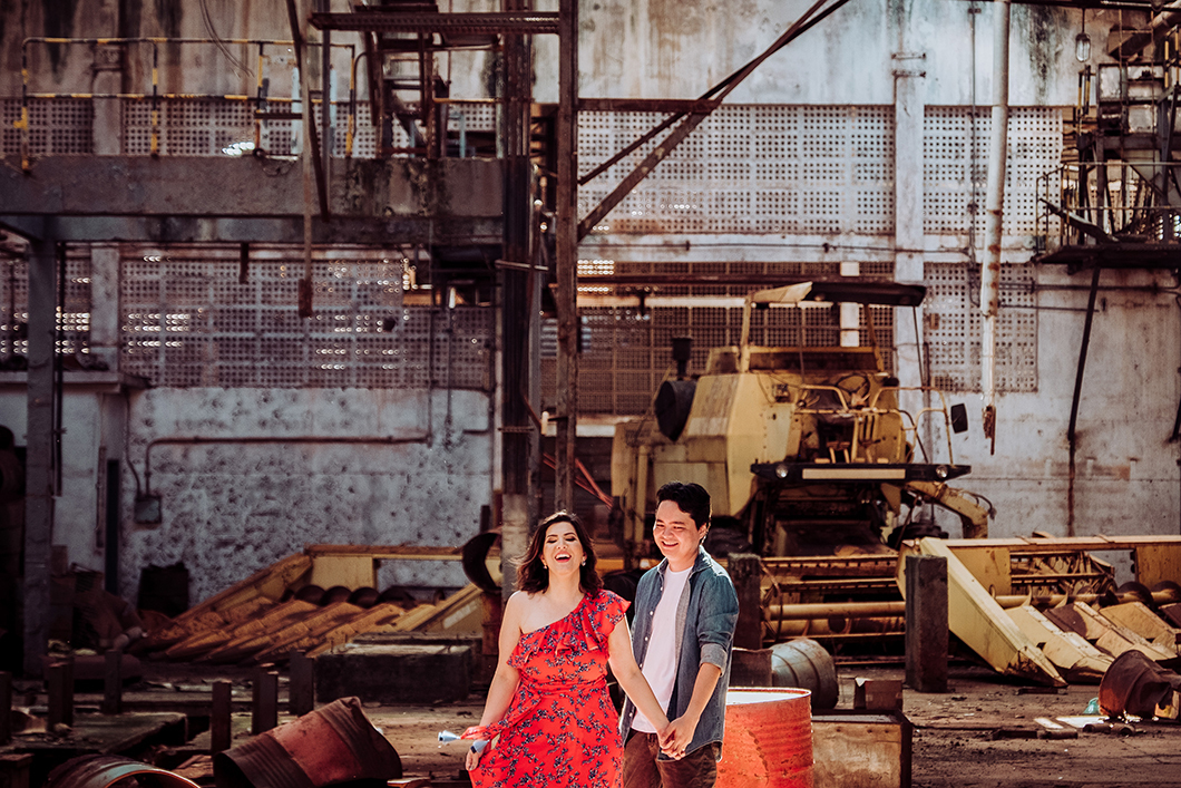 ensaio de casal com fotos espontênas e em lugar diferente para fotos em MAringá-PR 