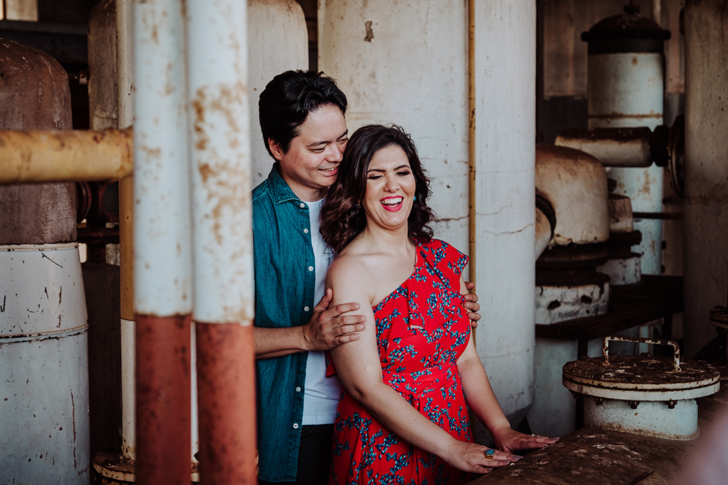 fotos espontaneas para ensaio pré casamento por fotografo de casais em MAringá 