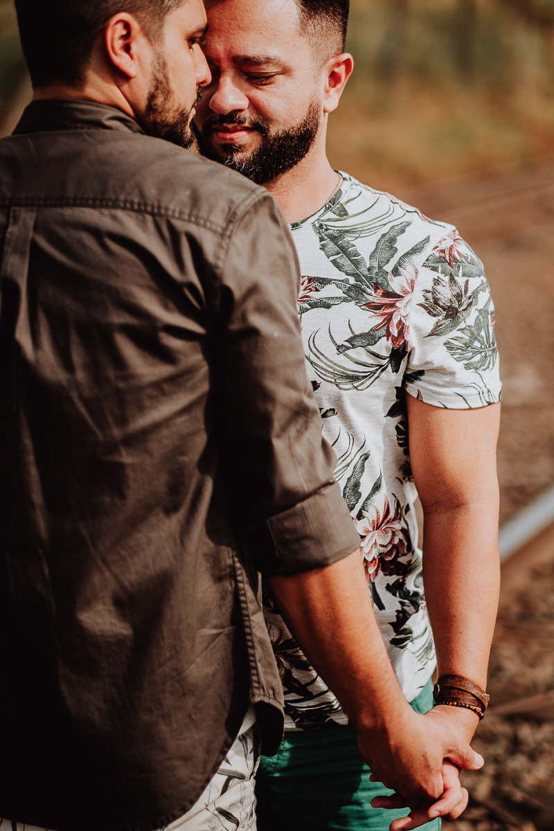 retratos de casal homossexual feitos durante ensaio de casal gay fotos de Rickardo Andrade